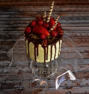 Lehký pistáciovo čokoládový dortík s jovocem