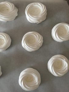 Mini Pavlova před pečením