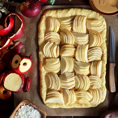 Šachovnice                       kynutý koláč s jablky